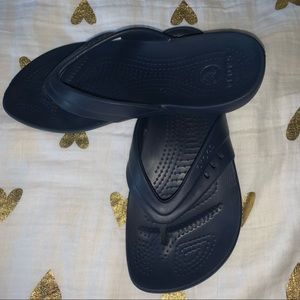 Crocks size 6 navy blue